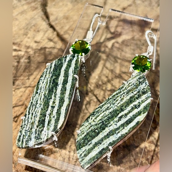 Chrysotile in Serpentine Earrings 2 7/8” - Picture 3 of 8